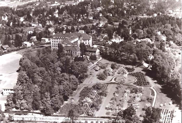 Øvre Stabekk (Ringstabekk) og Husstellskolen